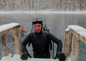 Diving on a transparent and non-freezing icy lake