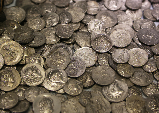 Lot of antique Roman coins.