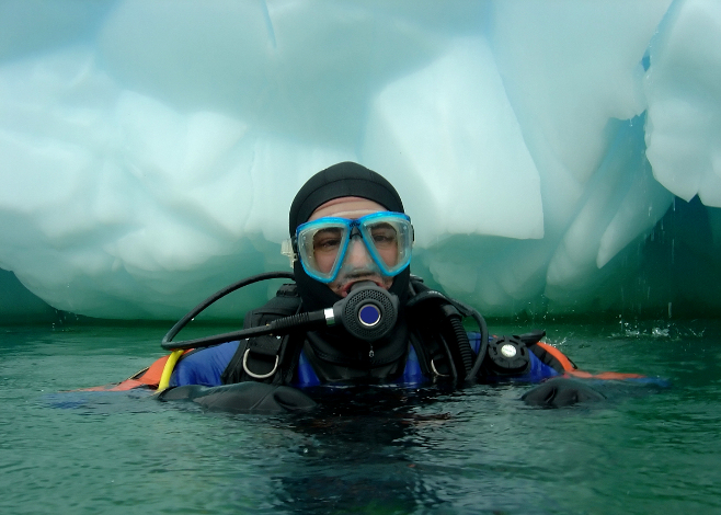diving in the cold waters of antarctica